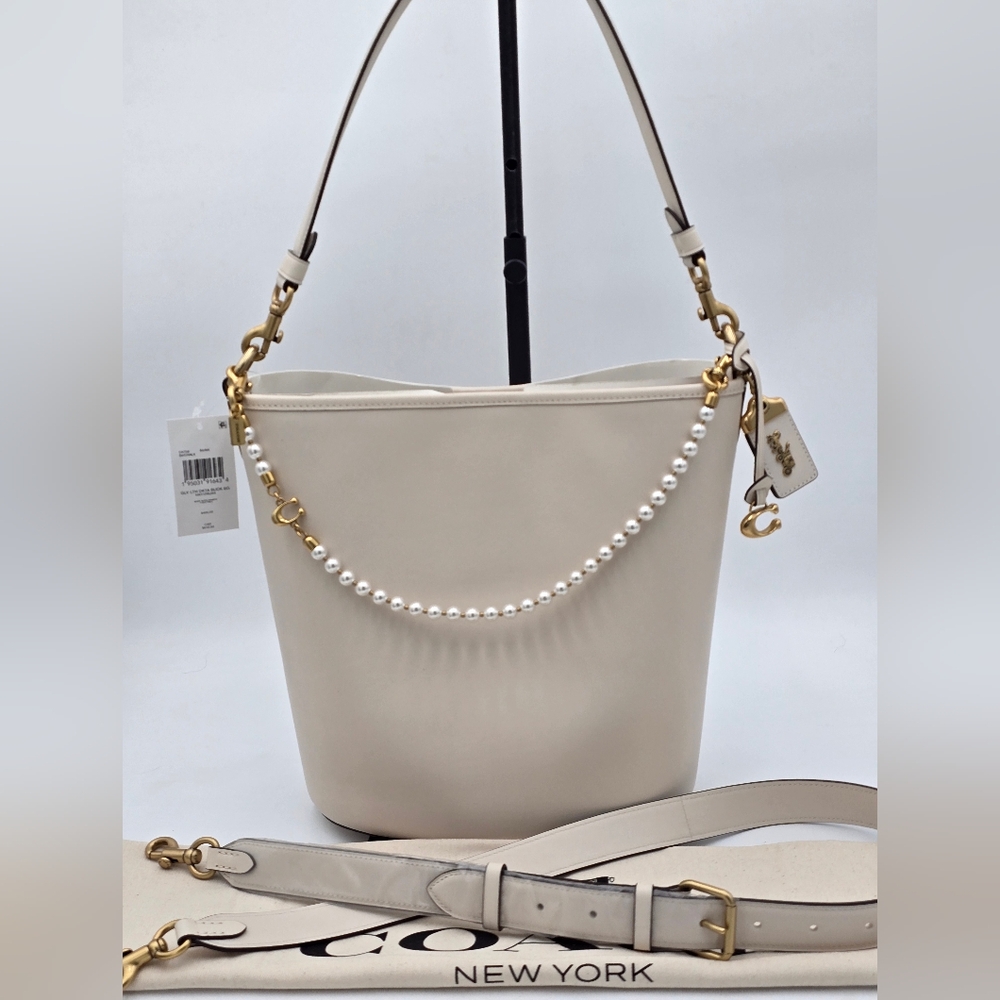 💥NWT💥 Coach Glovetanned Leather Dakotah Bucket Bag (Large), Chalk